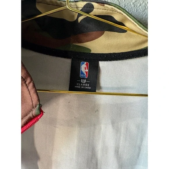 Chicago Bulls NBA Camo Track Jacket Full Zip Red White Stripe XLARGE - Picture 3 of 6